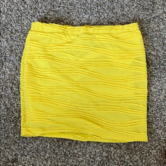 Windsor yellow mini skirt - Picture 2 of 3
